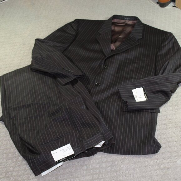 Jones New York Men's Suit Grey Stripe 100% Wool Jacket 40R Pants 42. 5W 36.5Ins - Picture 1 of 11